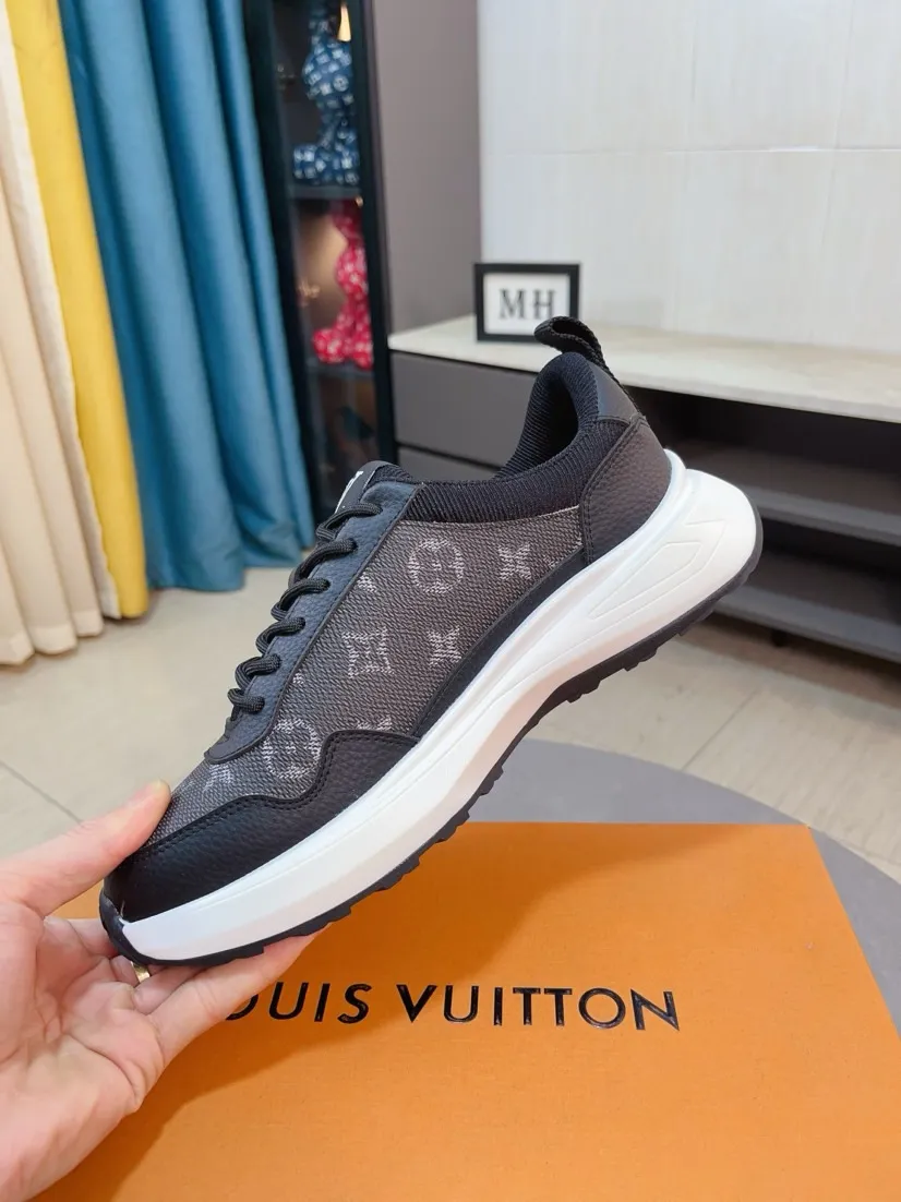 Men's shoes💰458🌸🌸【LV】Louis Vuitton🔍Top Purchasing Agency🇮🇹 Lu Street Fashion God's new sports shoes are coming and are on sale at the counter simultaneously. Original factory configuration, original cowhide fabric imported from Italy, high-quality embossed splicing complex process, sports fashionista, imported water-dyed sheepskin lining, sole: Wang Yuan factory specializes in original sole super comfortable, original factory follow-up goods 🔍🔍High quality, you can enter and leave the counter at will, welcome to compare and synchronize with the counter, code number 38-44, 45 customized